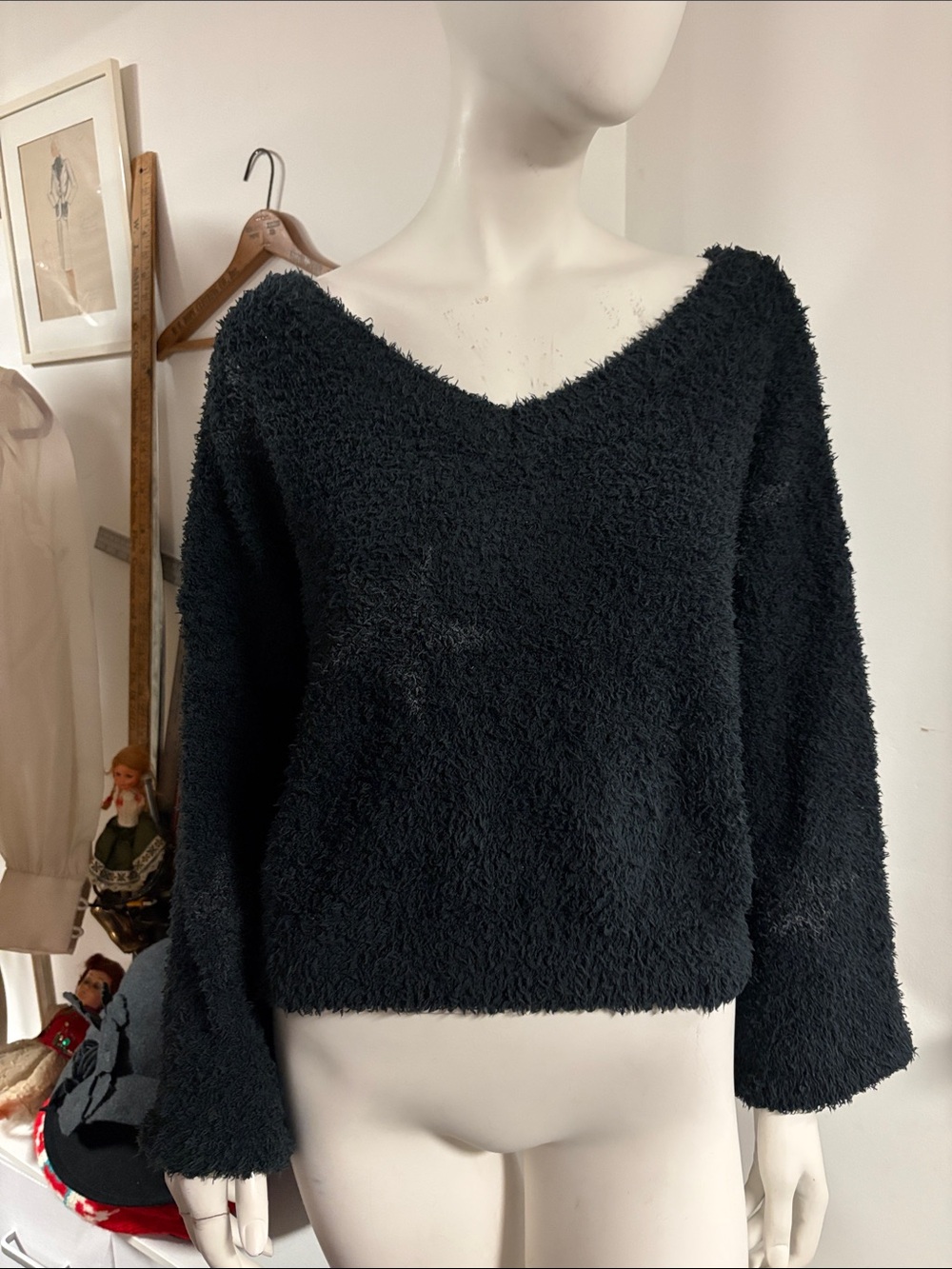 POL Cozy Black V-Neck Star Fuzzy Sweater